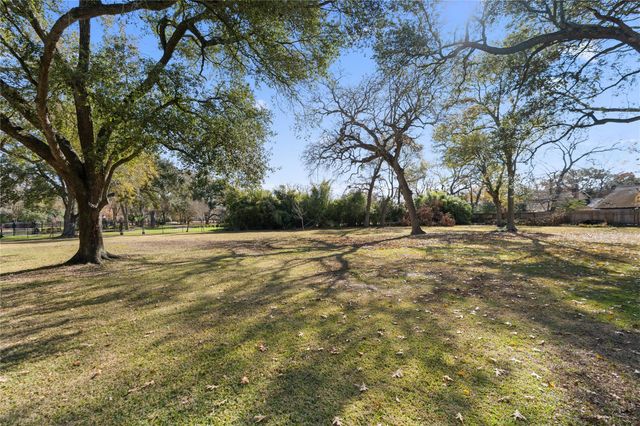 404 Lakeshore Drive, El Lago, TX 77586