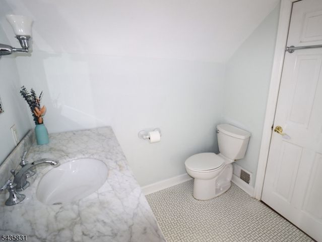 53 Bellevue Ave, Bloomfield Twp., NJ 07003