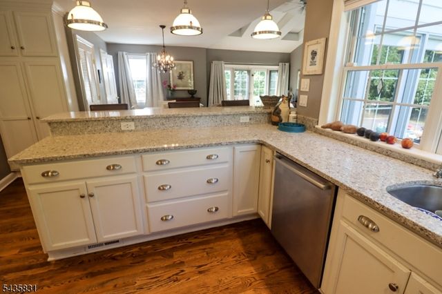53 Bellevue Ave, Bloomfield Twp., NJ 07003