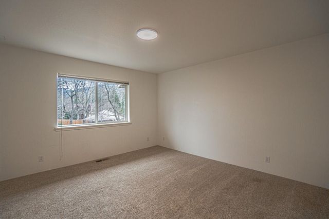 115 Oak Meadows Place, Ashland, OR 97520