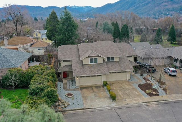 115 Oak Meadows Place, Ashland, OR 97520
