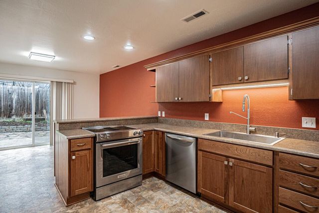 115 Oak Meadows Place, Ashland, OR 97520