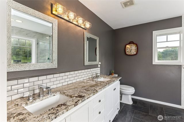 39505 Highland Drive E, Roy, WA 98580