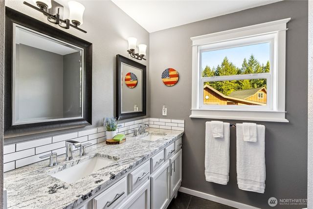 39505 Highland Drive E, Roy, WA 98580