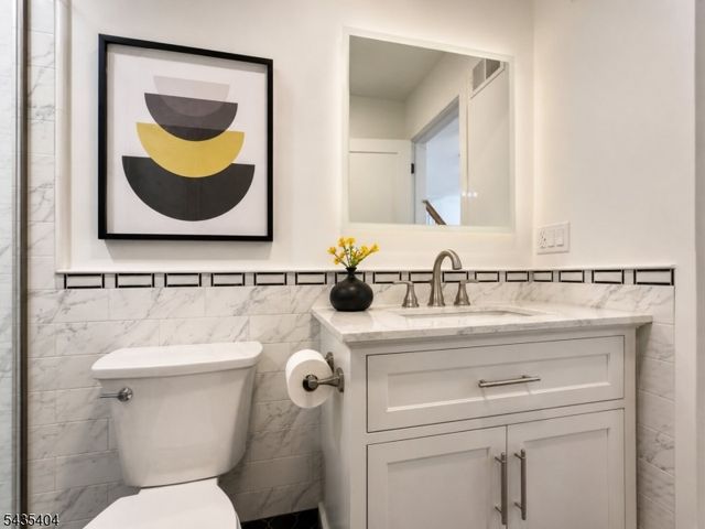 27 Grandview Dr, Wayne Twp., NJ 07470