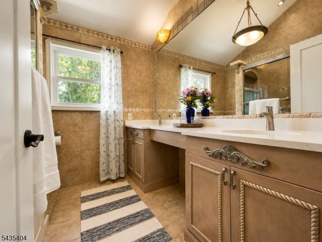 27 Grandview Dr, Wayne Twp., NJ 07470