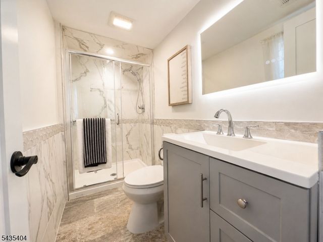 27 Grandview Dr, Wayne Twp., NJ 07470