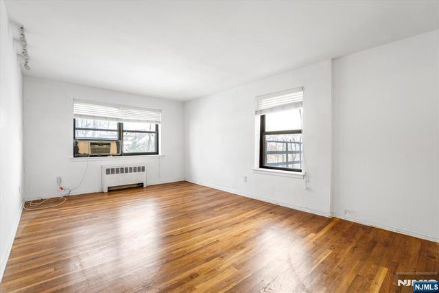 130 Orient Way 4H, Rutherford, NJ 07070