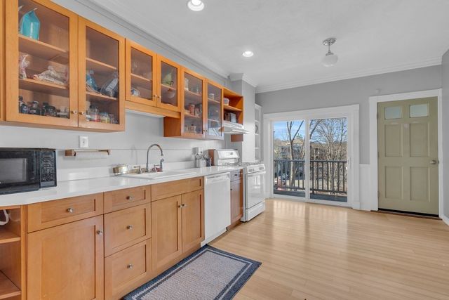 201 High Street 3, Brookline, MA 02445