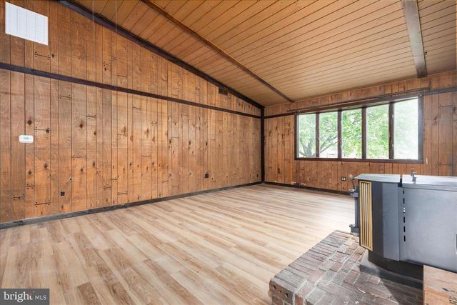 64 SHICKLE LN, Inwood, WV 25428
