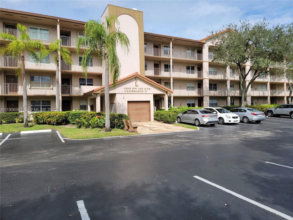 1200 SW 125th Avenue 211L, Pembroke Pines, FL 33027