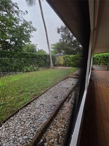 9034 SW 163rd Ter, Palmetto Bay, FL 33157