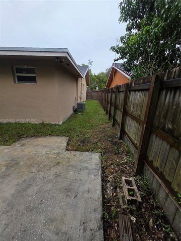 9034 SW 163rd Ter, Palmetto Bay, FL 33157