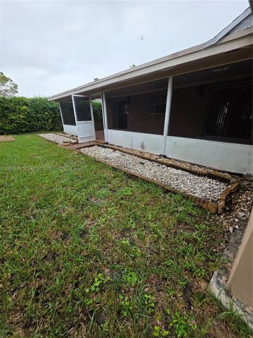 9034 SW 163rd Ter, Palmetto Bay, FL 33157