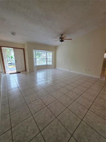 9034 SW 163rd Ter, Palmetto Bay, FL 33157