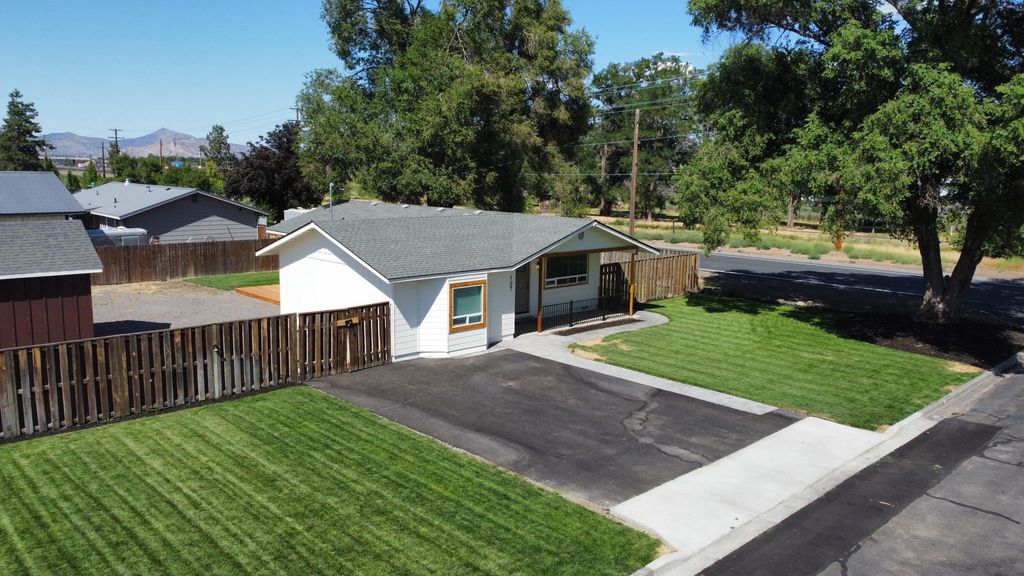 107 NW Fir Avenue, Redmond, OR 97756