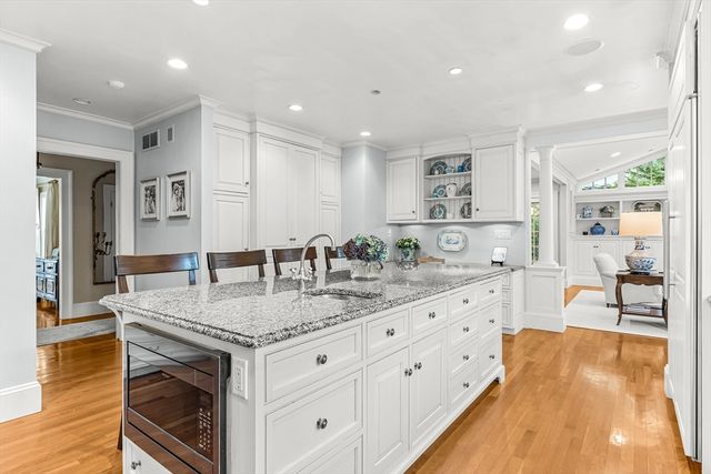 33 Hundreds Cir, Wellesley, MA 02481