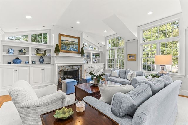 33 Hundreds Cir, Wellesley, MA 02481