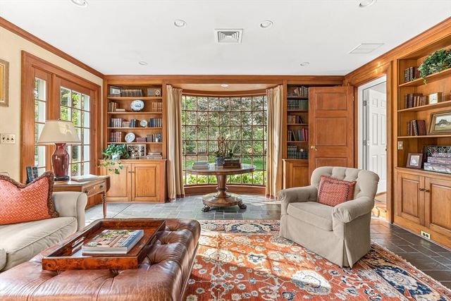 33 Hundreds Cir, Wellesley, MA 02481