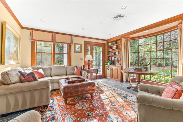 33 Hundreds Cir, Wellesley, MA 02481