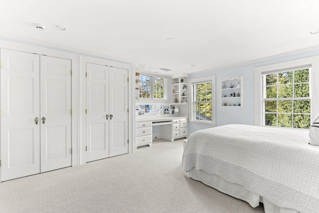 33 Hundreds Cir, Wellesley, MA 02481