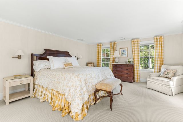 33 Hundreds Cir, Wellesley, MA 02481