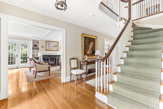 33 Hundreds Cir, Wellesley, MA 02481