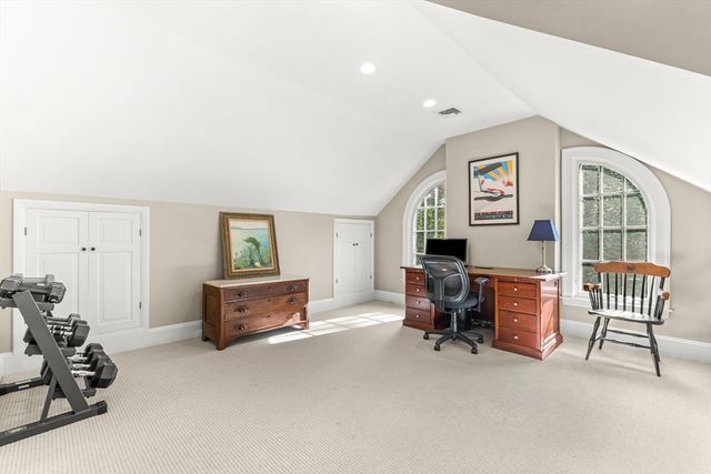 33 Hundreds Cir, Wellesley, MA 02481