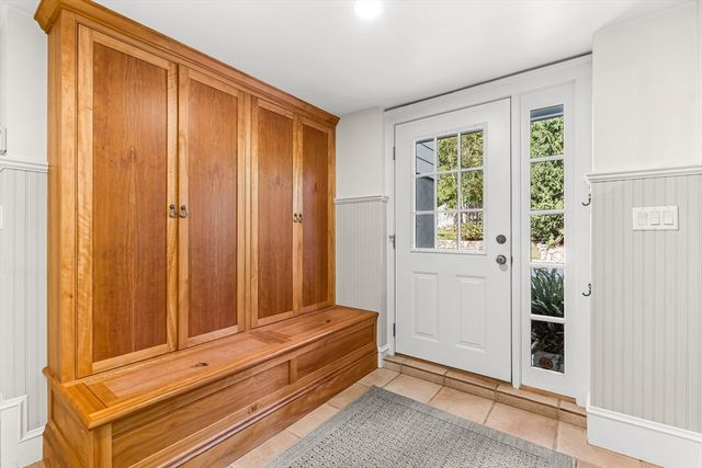 33 Hundreds Cir, Wellesley, MA 02481