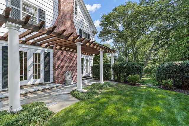 33 Hundreds Cir, Wellesley, MA 02481