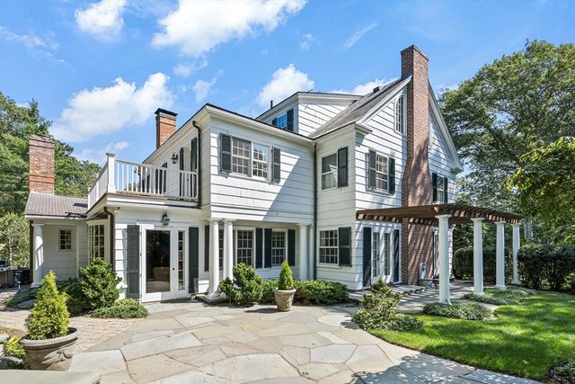 33 Hundreds Cir, Wellesley, MA 02481
