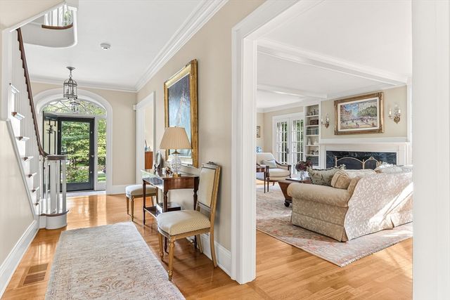 33 Hundreds Cir, Wellesley, MA 02481