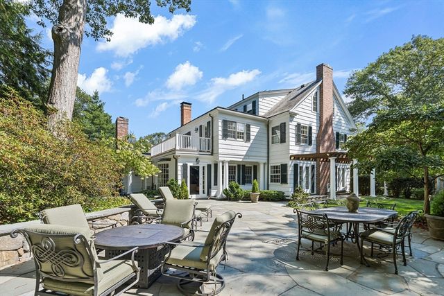 33 Hundreds Cir, Wellesley, MA 02481