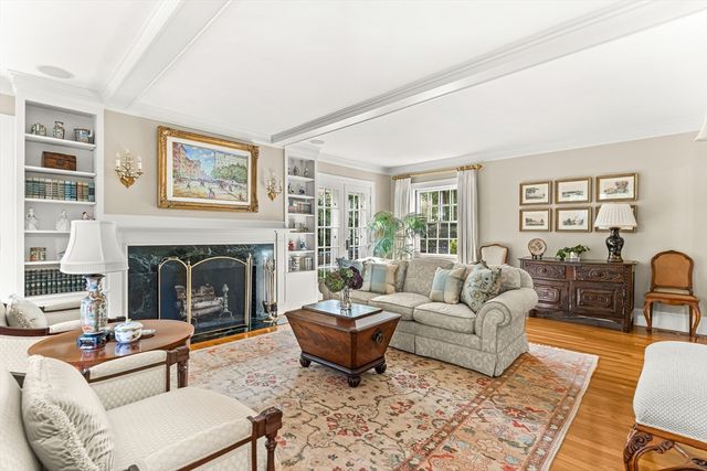 33 Hundreds Cir, Wellesley, MA 02481