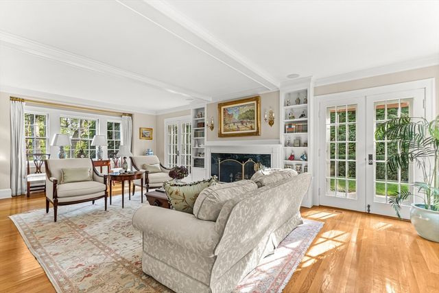 33 Hundreds Cir, Wellesley, MA 02481