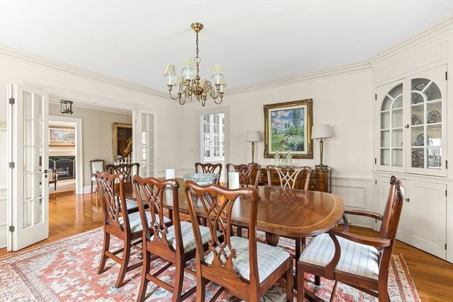 33 Hundreds Cir, Wellesley, MA 02481