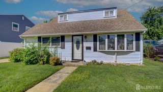 33 Patton Drive, Sayreville, NJ 08872