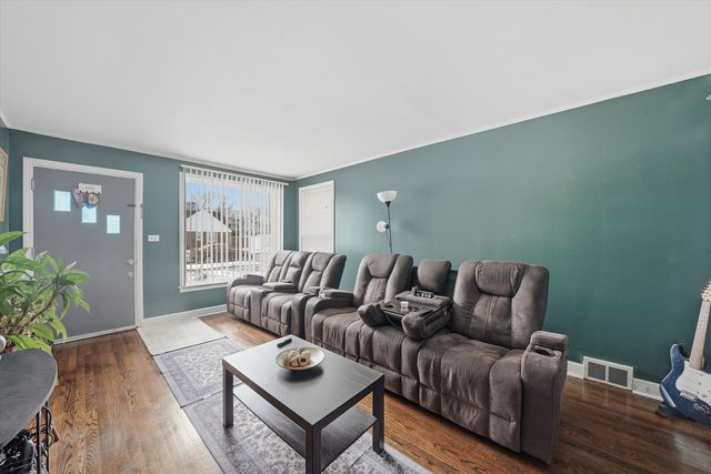 33 49th Avenue, Bellwood, IL 60104