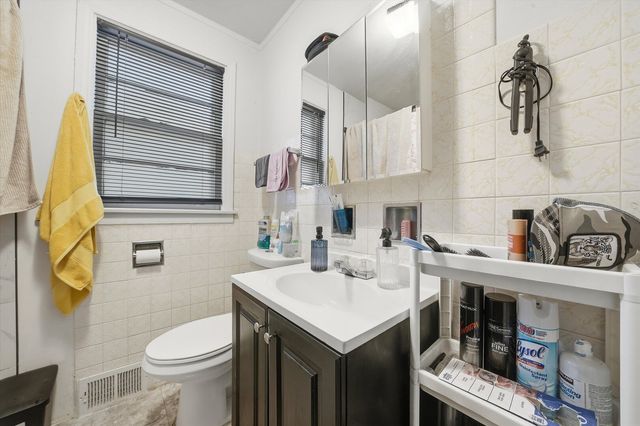 33 49th Avenue, Bellwood, IL 60104