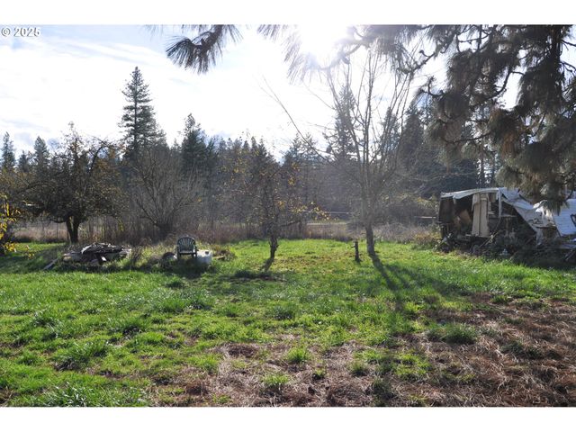 25780 PERKINS Rd, Veneta, OR 97487