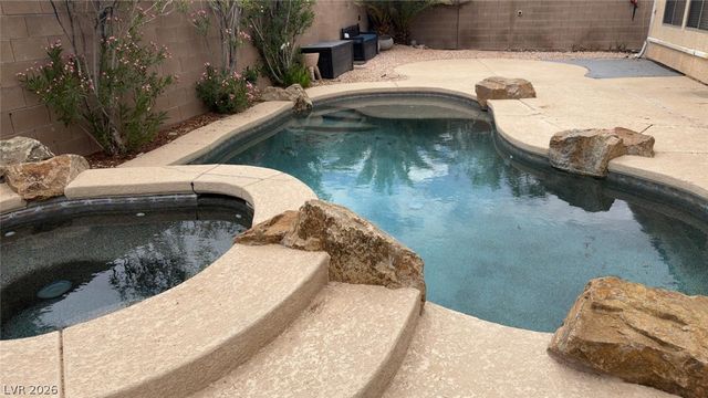 7608 Stray Horse Avenue, Las Vegas, NV 89113