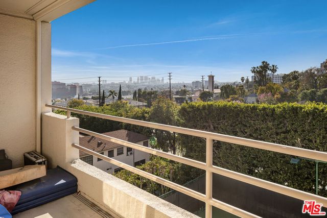 1131 Alta Loma Road 412, West Hollywood, CA 90069