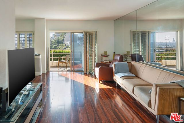 1131 Alta Loma Road 412, West Hollywood, CA 90069