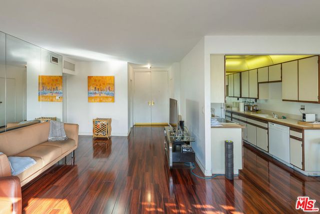 1131 Alta Loma Road 412, West Hollywood, CA 90069