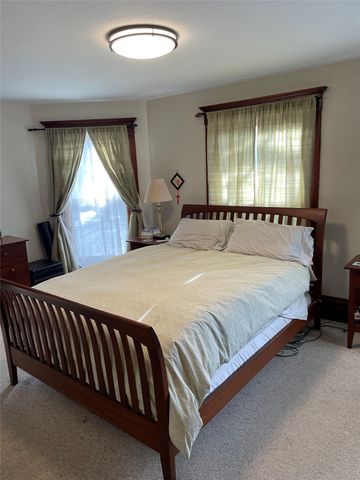 1324 Main Street, Grinnell, IA 50112