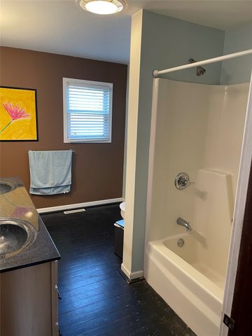 1324 Main Street, Grinnell, IA 50112