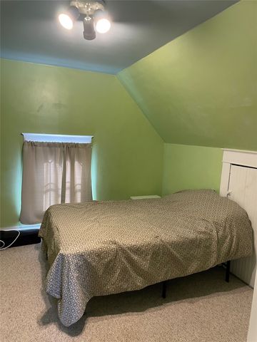 1324 Main Street, Grinnell, IA 50112