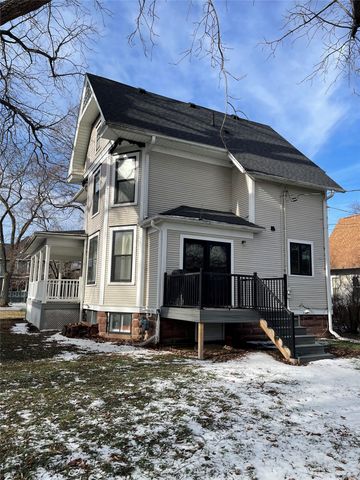 1324 Main Street, Grinnell, IA 50112