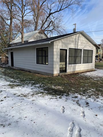 1324 Main Street, Grinnell, IA 50112