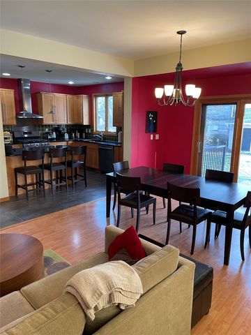 1324 Main Street, Grinnell, IA 50112